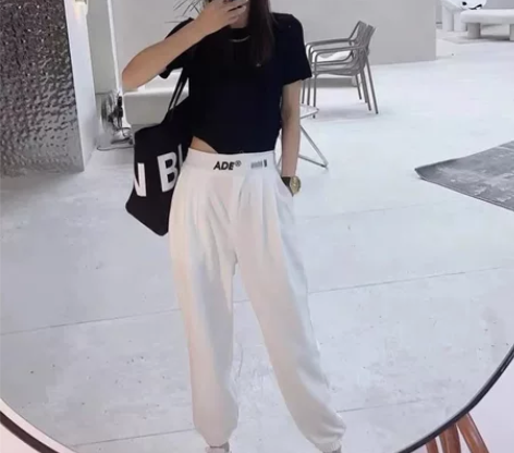 白色百搭薄款好休闲裤 一次都没穿过 感兴趣...