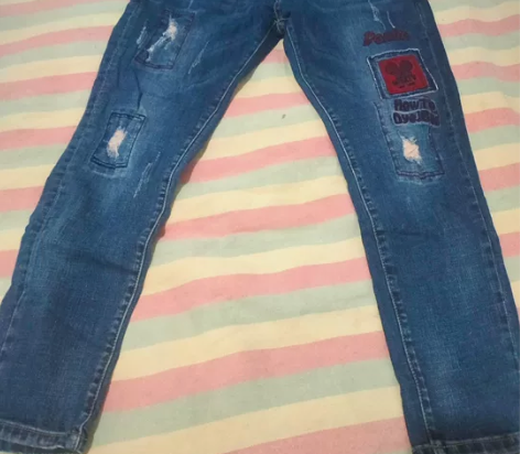 女款破洞牛仔裤，很厚实，裤长 94，腰围8...