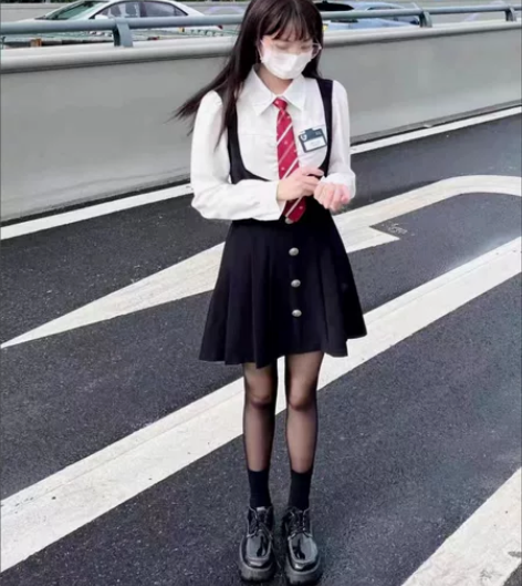 校园小说女主 学院风拼接假两件连衣裙气质甜...