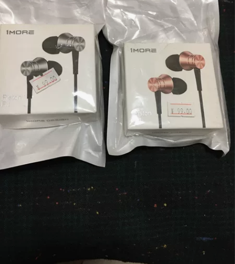 万魔金属活塞入耳耳机，重低音，音质表现极佳...