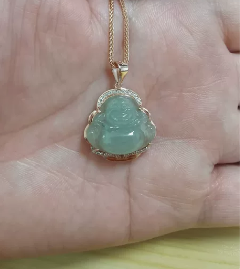 天然翡翠玫瑰银佛公小吊坠，精致小巧，满绿底...