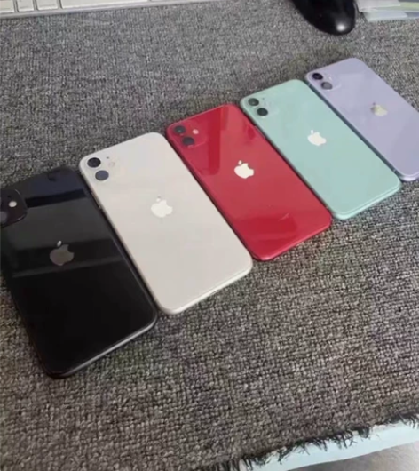 实体店收的6.1寸苹果11，内存128G的...