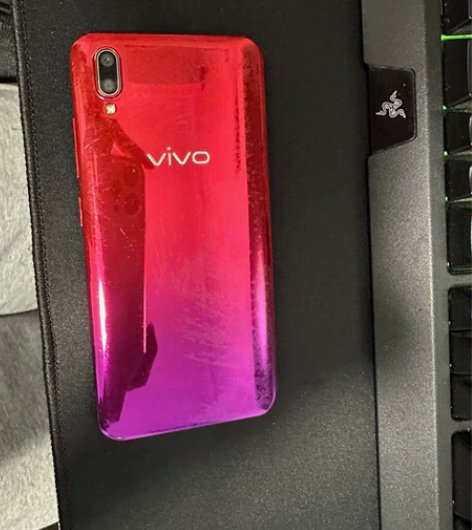 vivo y93s 4+128外观细微磕碰...