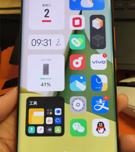 自用的vivo x80 旅橙8+256。 ...
