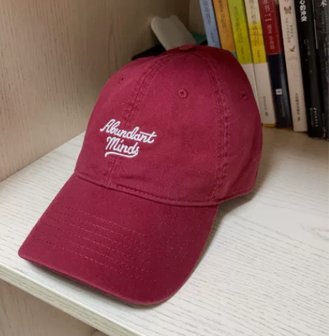 全新！闲置软顶酒红色棒球帽，显脸小，包邮售...