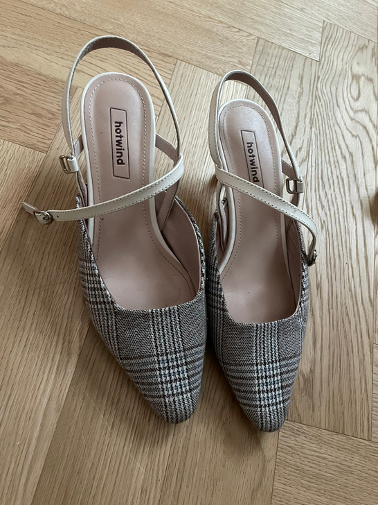 热风hotwind 春夏款高跟鞋大约3cm...