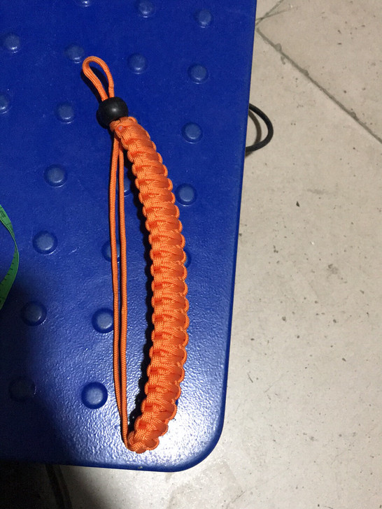 手工编织，防丢防摔挂绳。一起发两