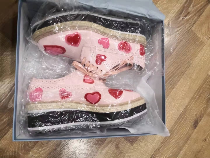 全新女士松糕鞋。一次都没有穿过，全新