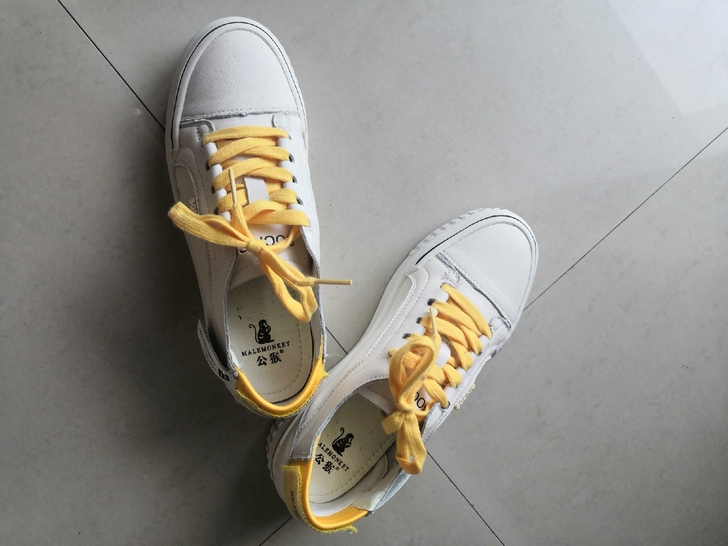 休闲鞋白色黄色
