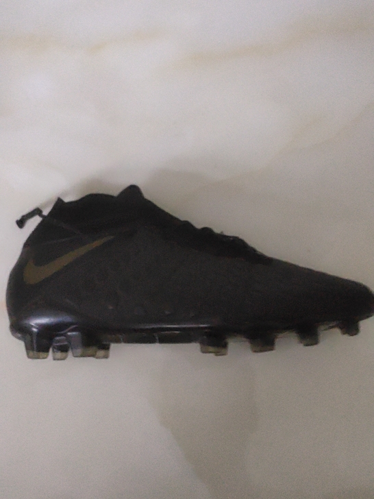 刺客足球鞋，穿过几次，朋友买的给我了，我穿...