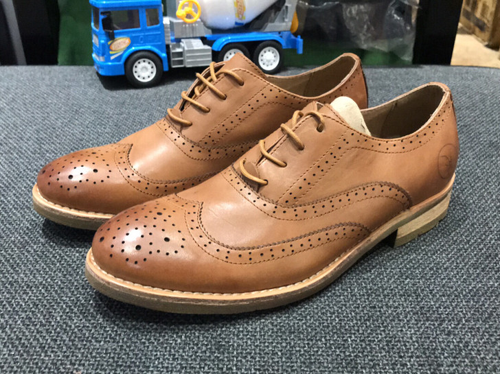 羊头布洛克雕花皮鞋，42码，特价商品不退不换