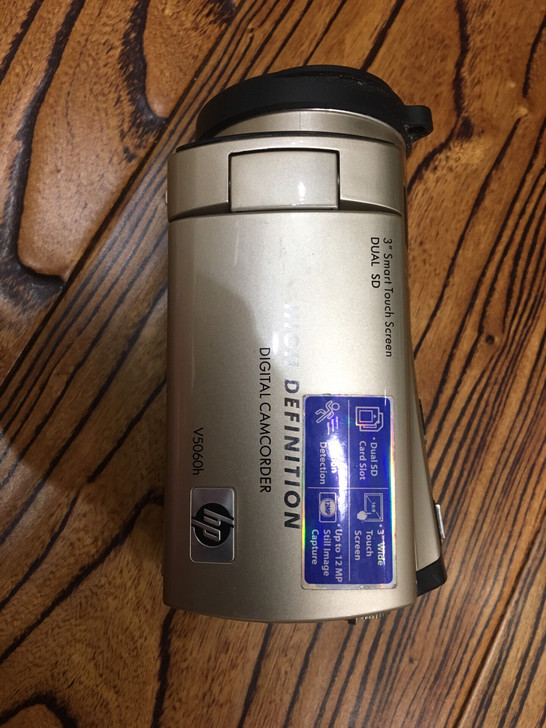 HP相机一台V5060h 电池盖卡扣卡不上...