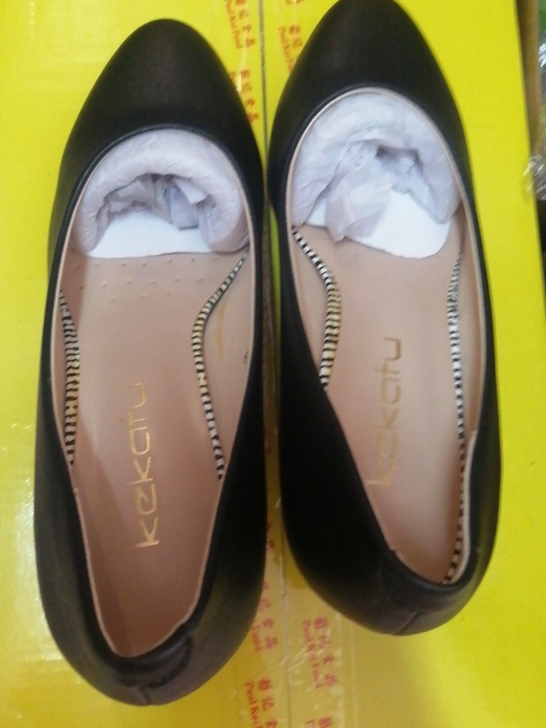 黑色职业高跟鞋，买来没穿过。