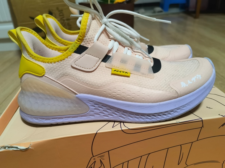 安踏C37跑鞋，龙珠配色。粉色十分正，42...