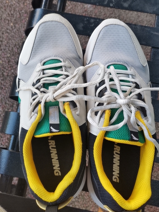 全新安踏41码正品运动鞋，无盒，不正包退