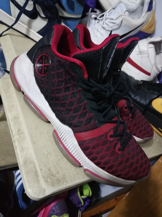 二手裂变43码，没啥介绍的穿着玩吧。正不议价