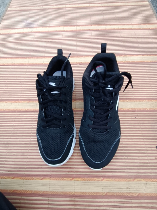 二手男鞋，安踏运动鞋42码   鞋子保证正...