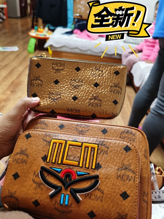 2021年元月直播间买的相机包，店家给赠的...