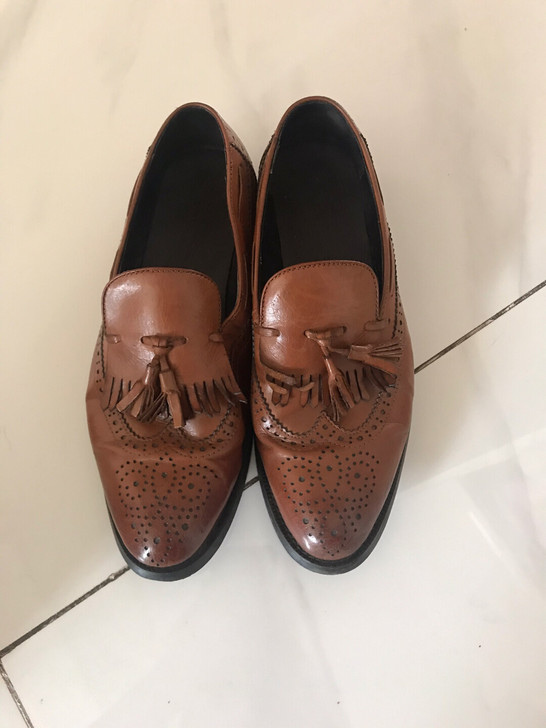 布洛克皮鞋41码、不偏码、都是5.6百的鞋