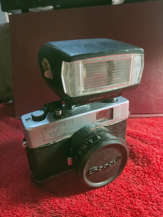 海鸥KJ相机。带闪光灯、镜头盖。快门动作但...