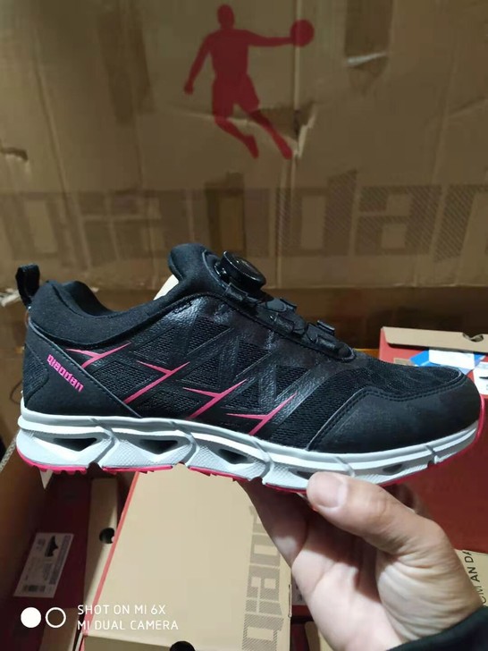 正品全新乔丹女跑步鞋，断码处理只有36码....