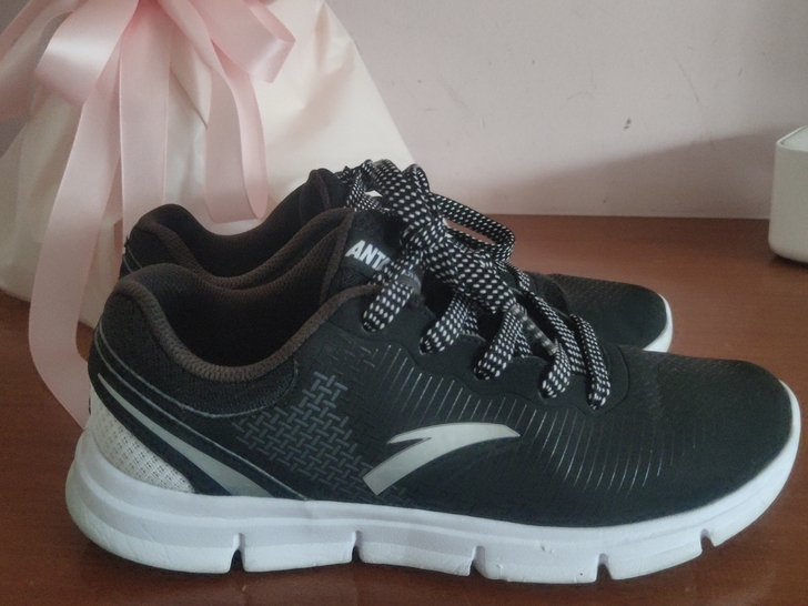 安踏，37 运动鞋，闲置，轻微穿着痕迹，不...