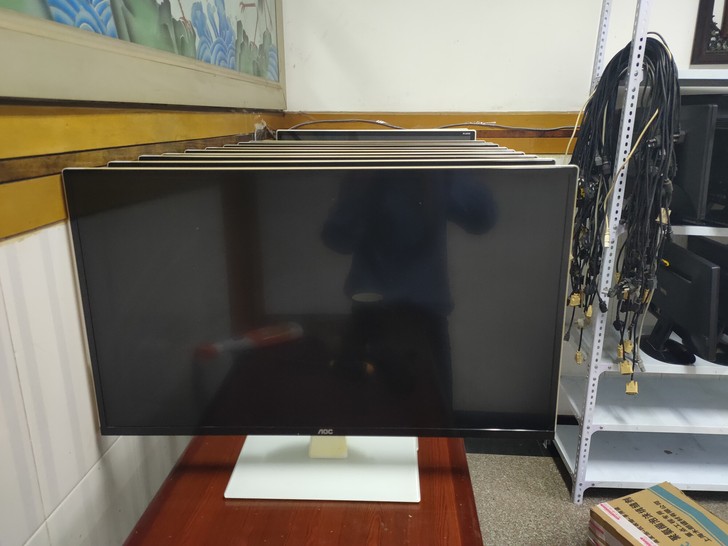 aoc  m3285 显示器，如图，32寸...