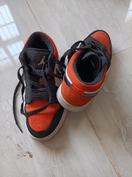 36码 可小刀 相机带有滤镜 颜色是第三个...