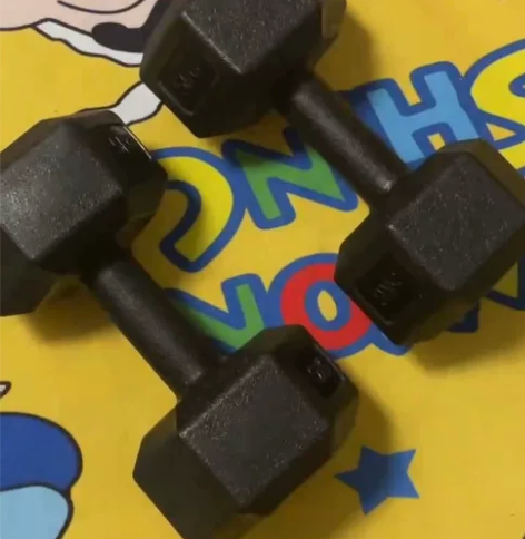 便宜出一对5kg的哑铃 重量不够用卖了 洗...
