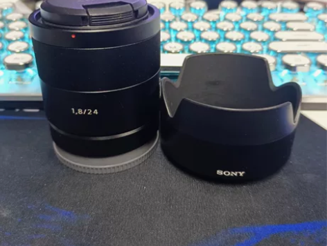 索尼24/1.8   索尼蔡司镜头整体很新...