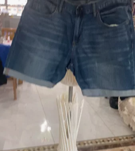 夏季牛仔短裤，尺码175.96a，腰围96...
