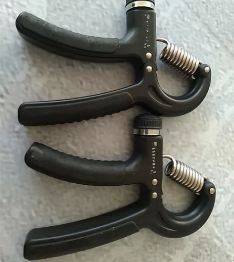 一对5-60kg可调节握力器，10元包邮到...