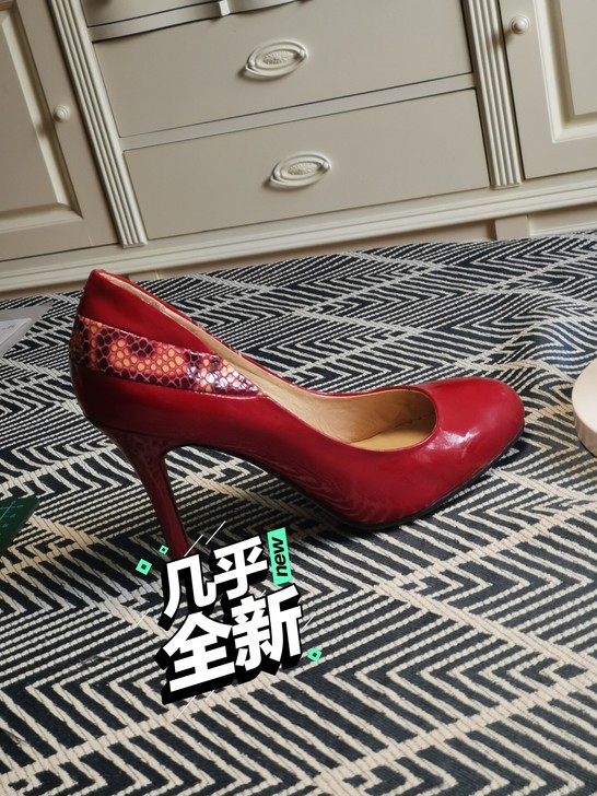 在欧亚商都买的，只穿过一次。37尺码