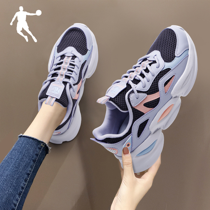 乔丹 跑步鞋37码，码偏小，试了一次，有点小