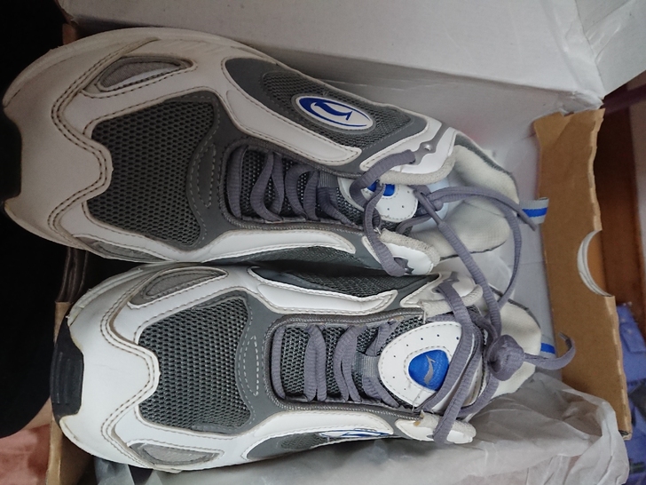 李宁慢跑鞋 成色如图 有原装鞋盒 原价29...