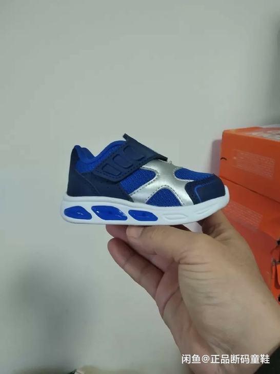 安踏正品鞋子，全新，春秋款，超轻，带灯的，...