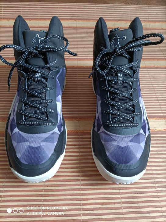 二手男乔丹蓝球鞋41码   鞋子保证正品 ...