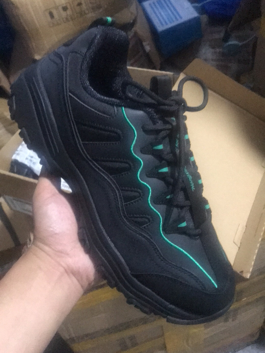 鸿星尔克缓震型跑鞋40.42码各一双