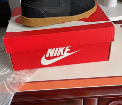 正版耐克鞋子，26码 感兴趣的话点“我想要...