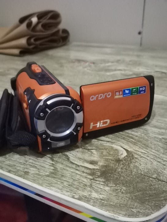 高品质摄像照相机五年前购买三千多元.几乎全...