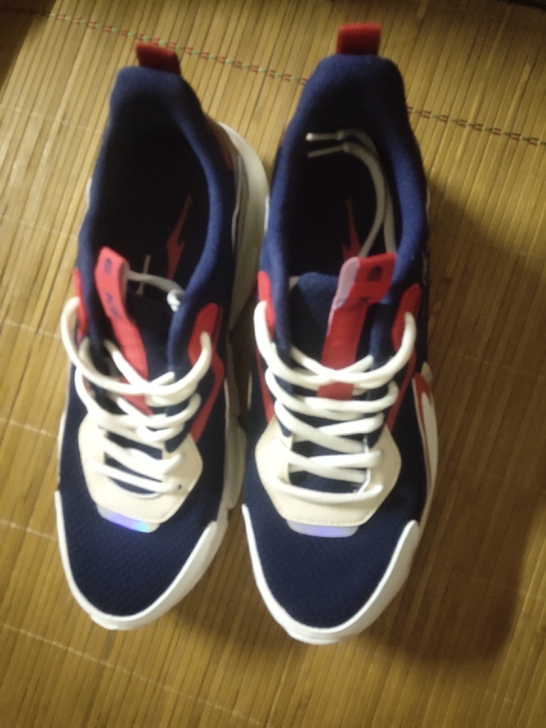 全新鸿星尔克40码转手原因 因尺寸不合适脱...