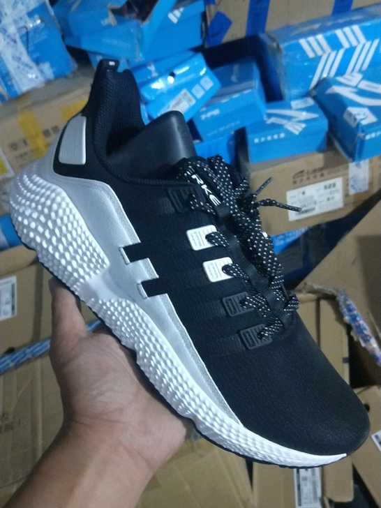 鸿星尔克慢跑鞋41码