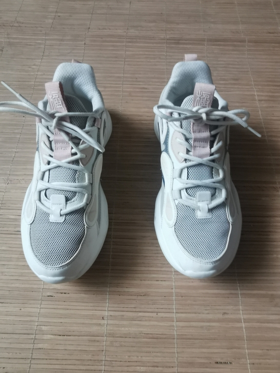 二手男鞋，鸿星尔克运动鞋39码   鞋子保...