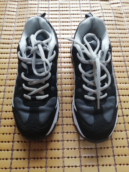 二手男士39码鸿星尔克休闲运动鞋 鞋子保证...