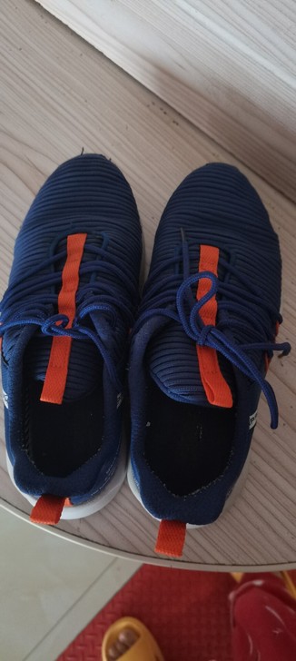 鸿星尔克运动鞋，穿了两次吧！38码的