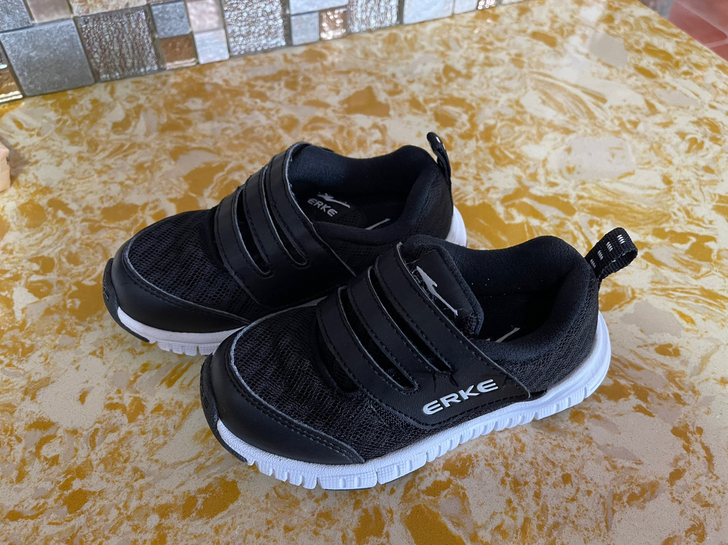 鸿星尔克童鞋正品 27码 现在穿刚刚好