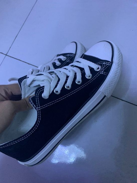 蓓尔帆布鞋 穿了两次 实体店入 就是不想穿...