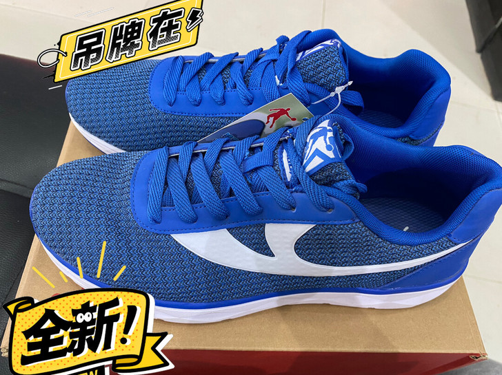 乔丹网面透气运动鞋