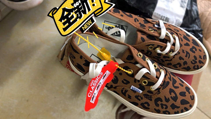 vans豹纹鞋子，挺经典的，最重要的是显脚...