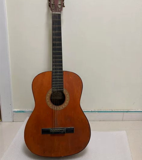 二手吉他正常使用，缺二根弦，小修看图，欢迎...